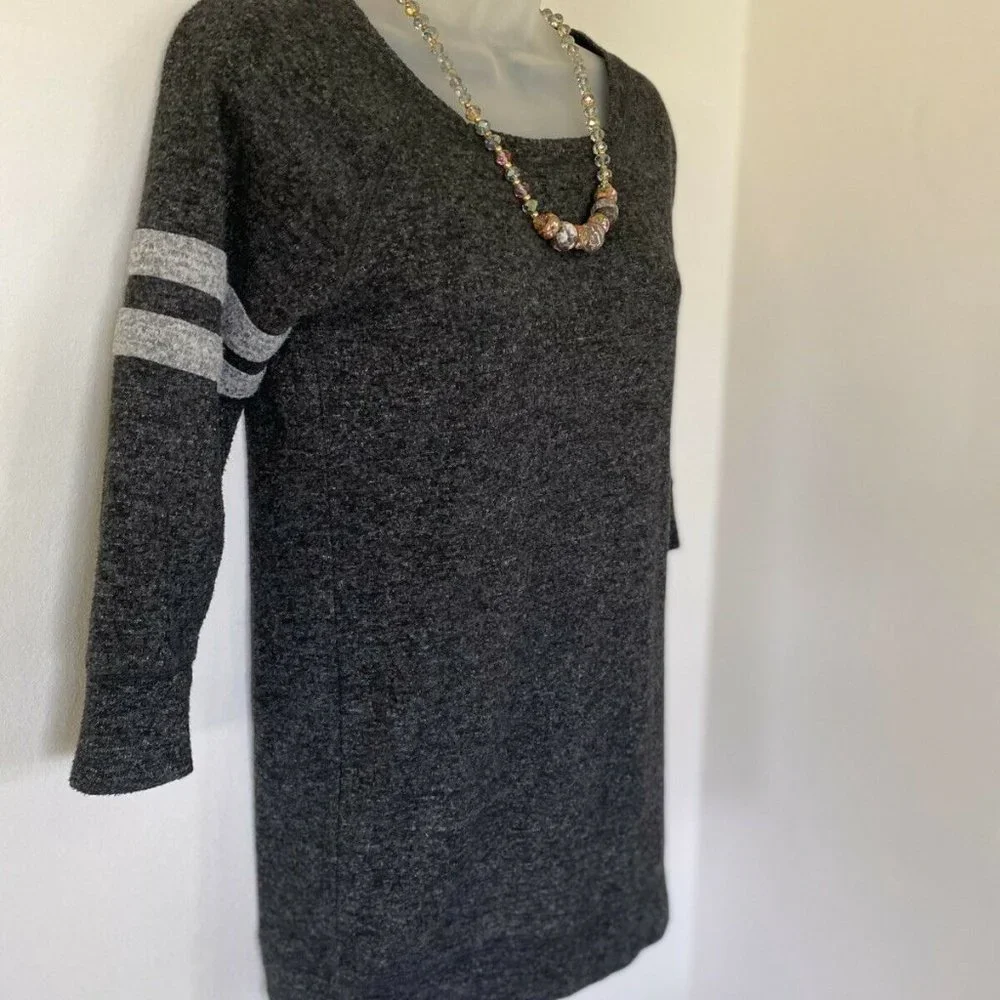 VTG‎ Ladies Sweater Gray with Stripes 3/4 Sleeves